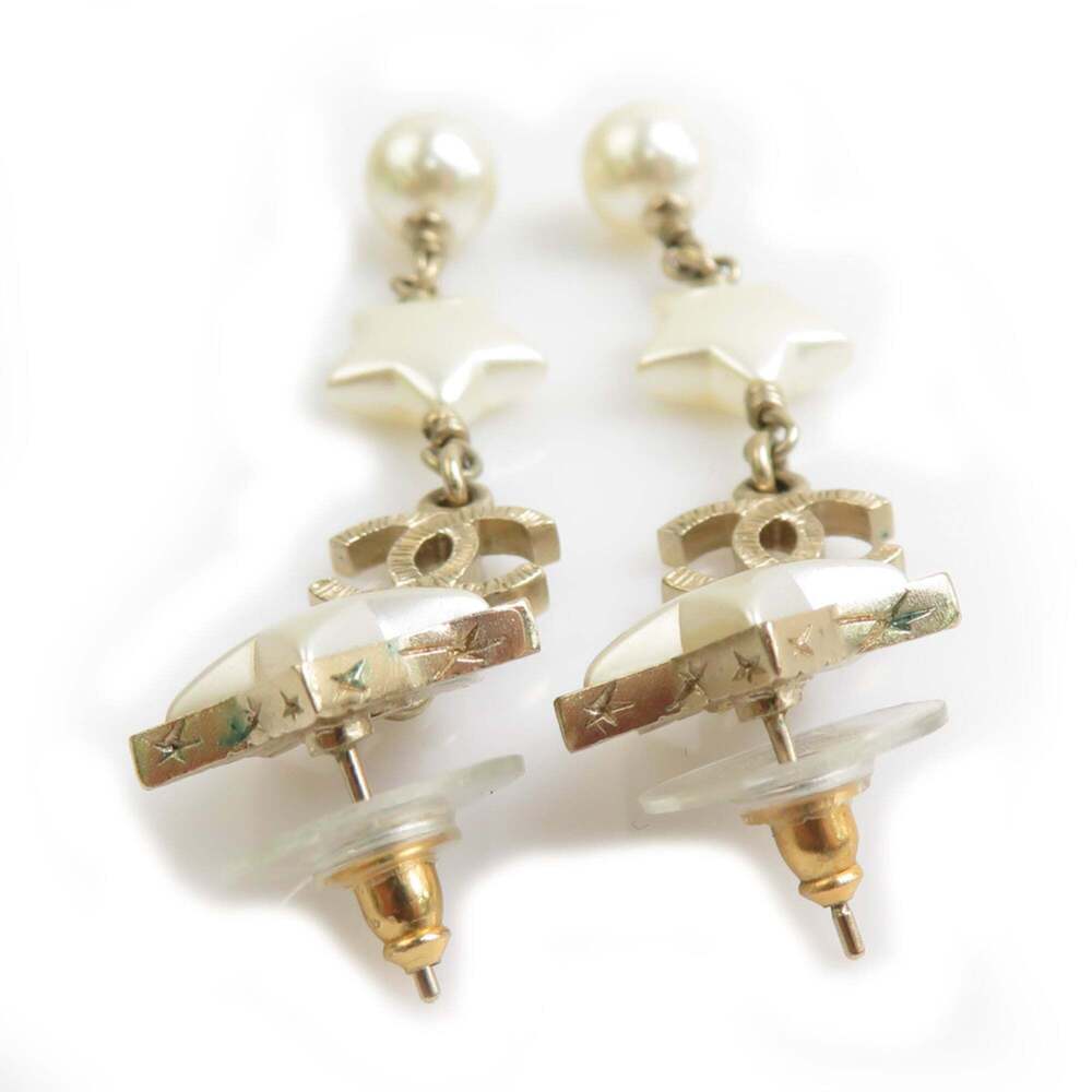 CHANEL Authentic White Pearl Earrings - Picture 3 of 8
